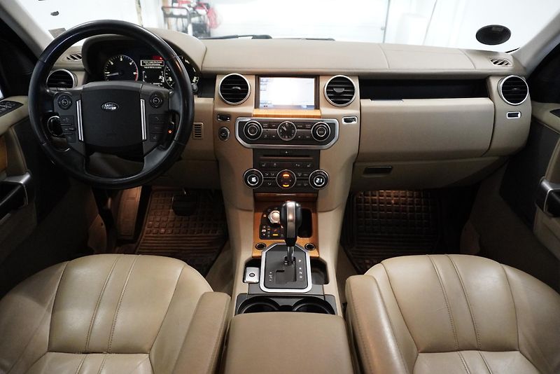 Land Rover Discovery DISCOVERY 4  3,0D SDV6 HSE 4WD - fotka 25 z 34