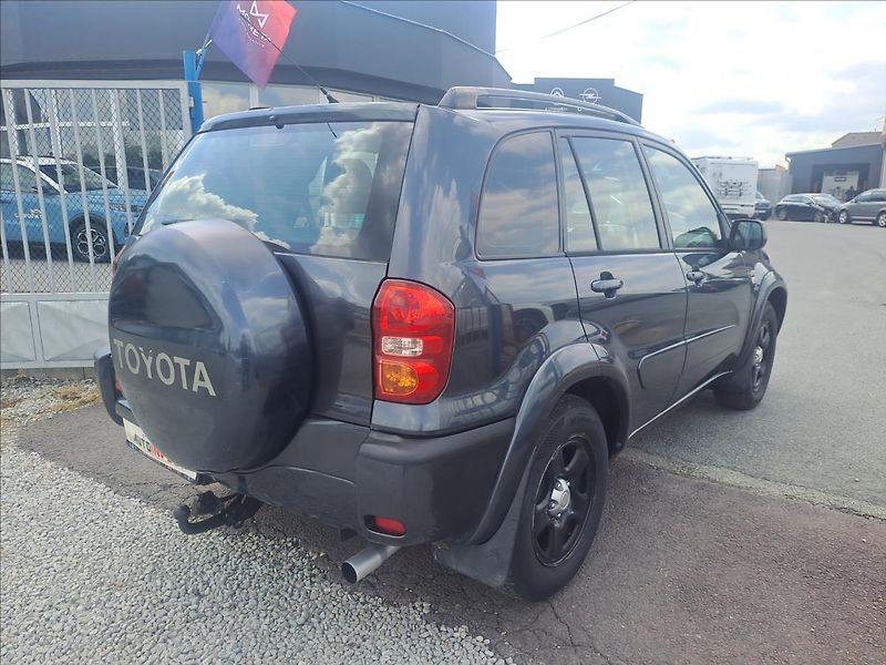 Toyota RAV4 2,0 D-4D 4x4 - fotka 3 z 13