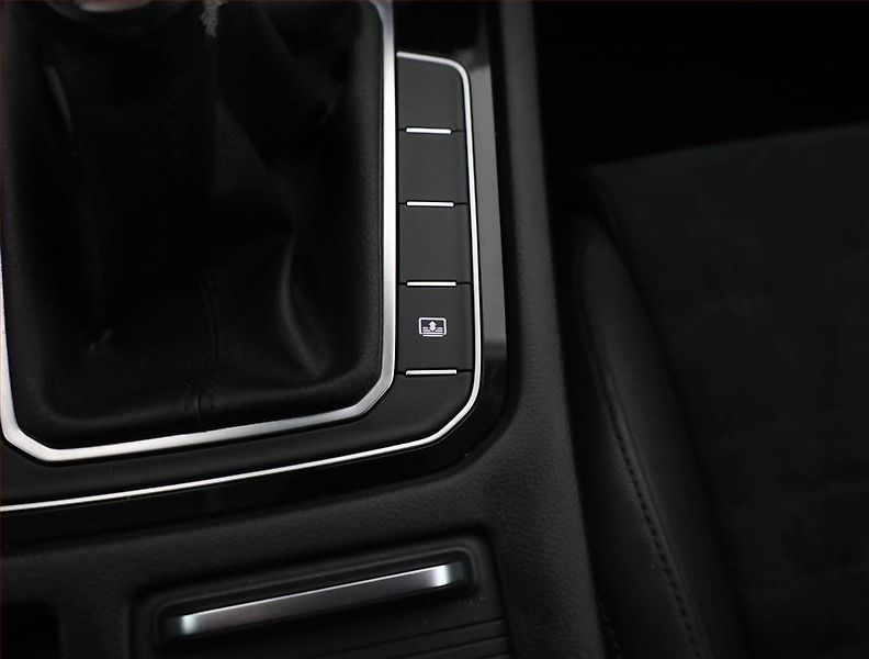 Volkswagen Passat (2016) Highline 2.0 TDI, Serv.kniha - fotka 13 z 21