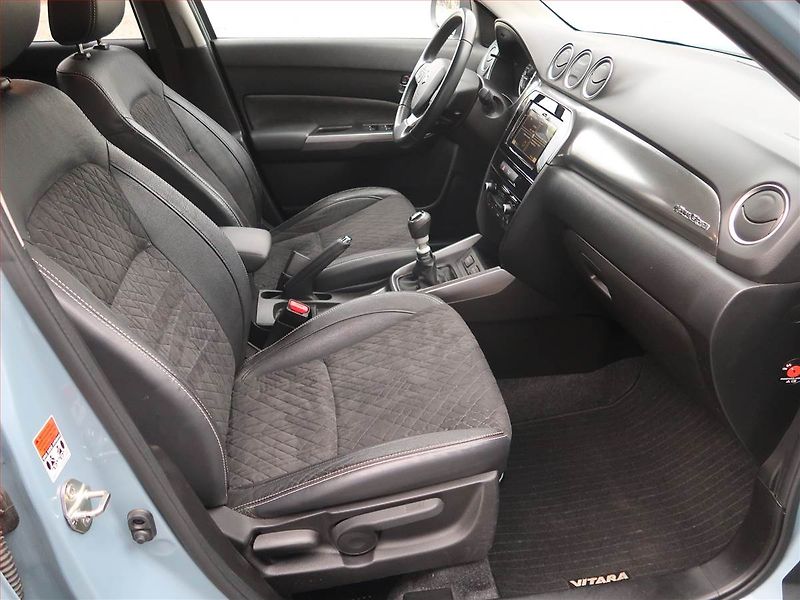 Suzuki Vitara (2023) Elegance 1.4 BoosterJet - fotka 9 z 18