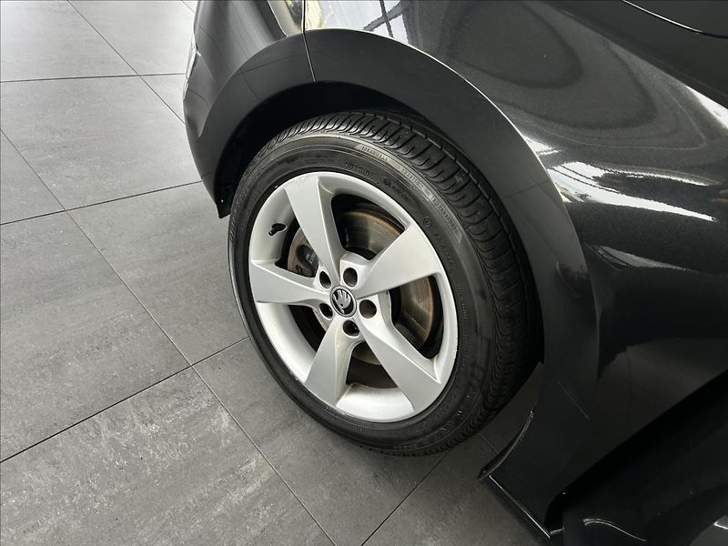 Škoda Rapid 1,2   TSI 81kW,SERVISKA,ŘEMEN - fotka 20 z 20
