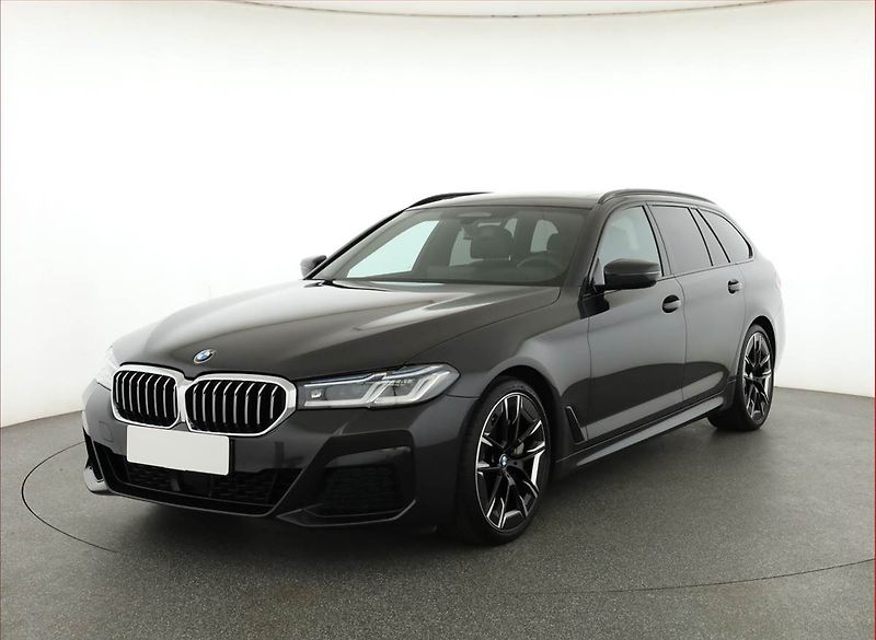 BMW Řada 5 (2023) 530d xDrive - fotka 2 z 20