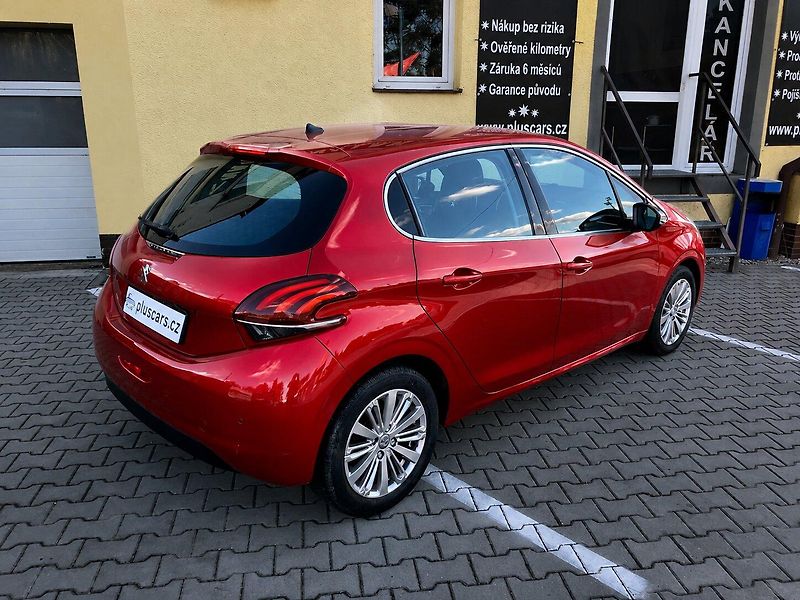 Peugeot 208 1,2I (81Kw)*MÁLO NAJETO* - fotka 2 z 15