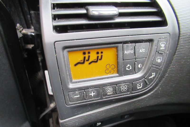 Citroën C4 Picasso 1.6 HDi Aut. Klima - fotka 16 z 22