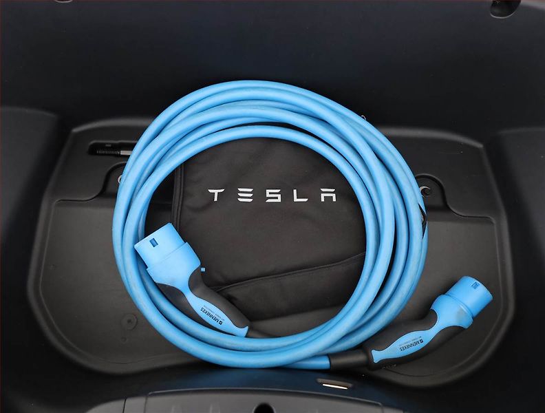 Tesla Model 3 (2020) Std Range Plus 52kWh, SoH 84% - fotka 17 z 21