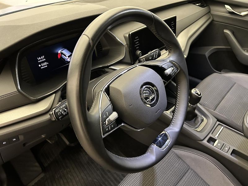 Škoda Octavia 2.0 TDI Ambition - fotka 7 z 25