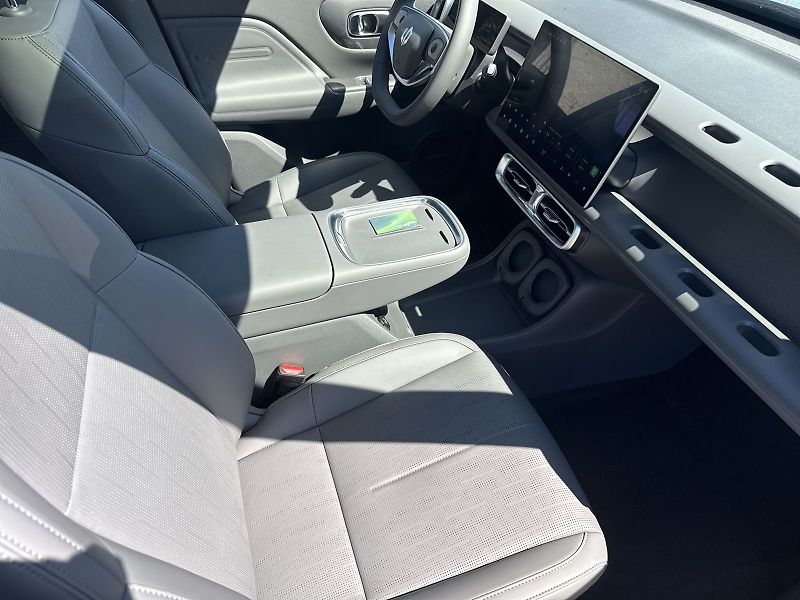Leapmotor B10 (2026) DESIGN HYBRID EV - fotka 9 z 32