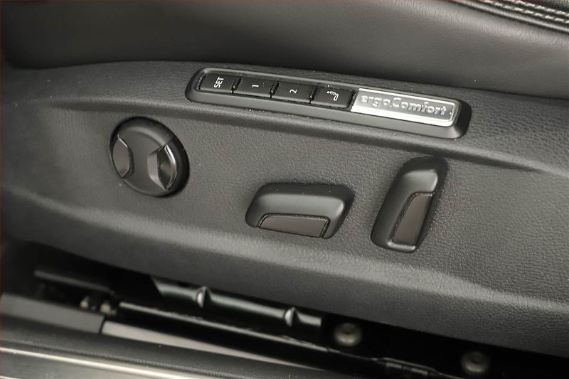 Volkswagen Passat (2021) R-Line 2.0 TDI - fotka 15 z 21