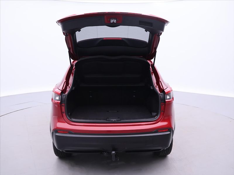 Nissan Qashqai 1,3 DIG-T 117kW Automat Acenta - fotka 9 z 27