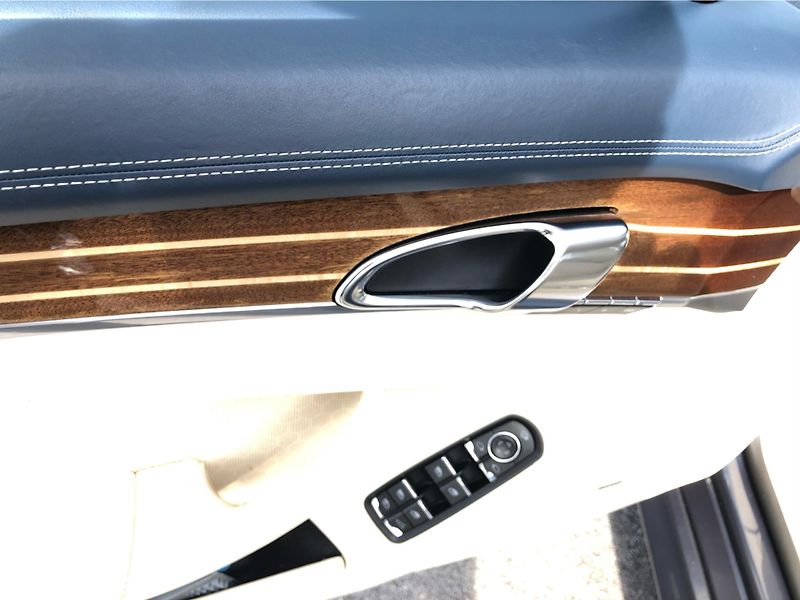 Porsche Panamera 4S - fotka 15 z 30