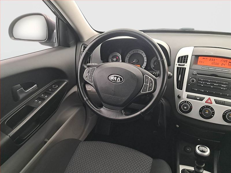 Kia Ceed (2010) 1.6 CRDi - fotka 7 z 17