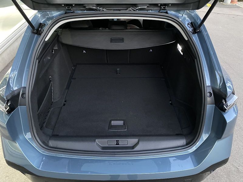 Peugeot 308 (2026) SW ALLURE Hybrid 145 e-DCS6 - fotka 6 z 17