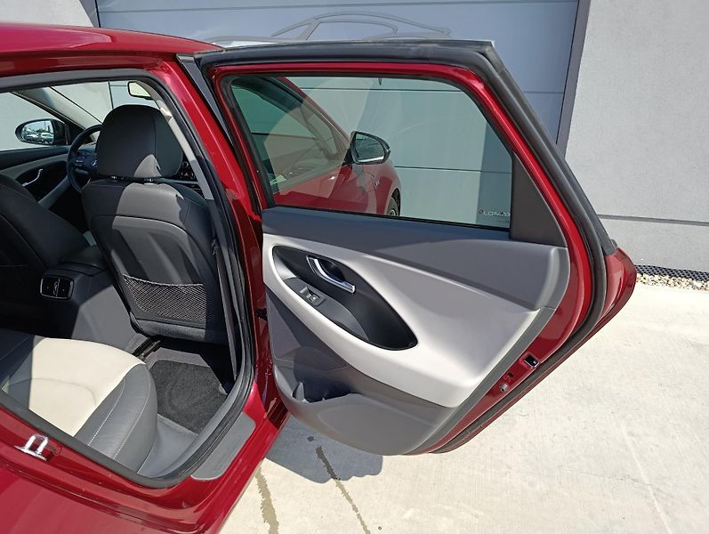 Hyundai i30 1.5T-GDI HEV DCT PREMIUM ČR  - fotka 31 z 37