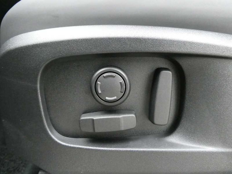 Land Rover Defender 110 3,0 X-Dynamic SE D250 - fotka 10 z 40
