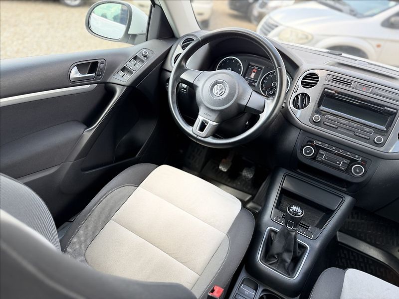 Volkswagen Tiguan 1,4 TSI PANORAMA, LED, BIXENON - fotka 28 z 36