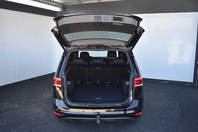 Volkswagen Touran (2023) 1.5TSI 110kW DSG, LED - fotka 10 z 26