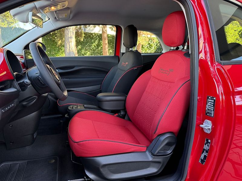 Fiat 500 (2023) RED 70kW Kamera - fotka 13 z 34
