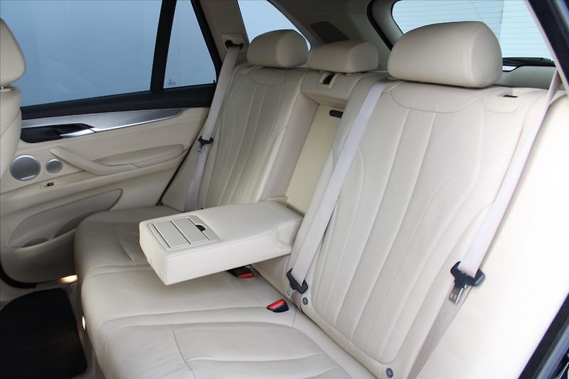 BMW X5 xDrive 30d Bang&Olufsen - fotka 11 z 30