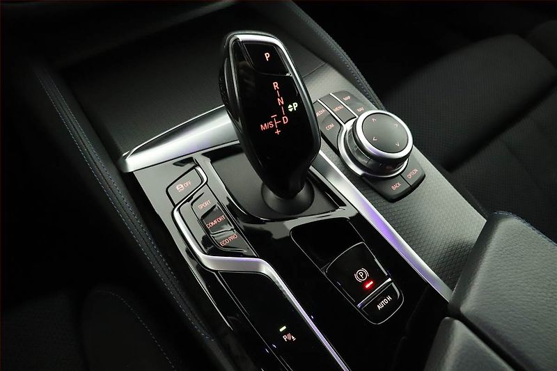 BMW Řada 5 (2021) 540i xDrive - fotka 11 z 20
