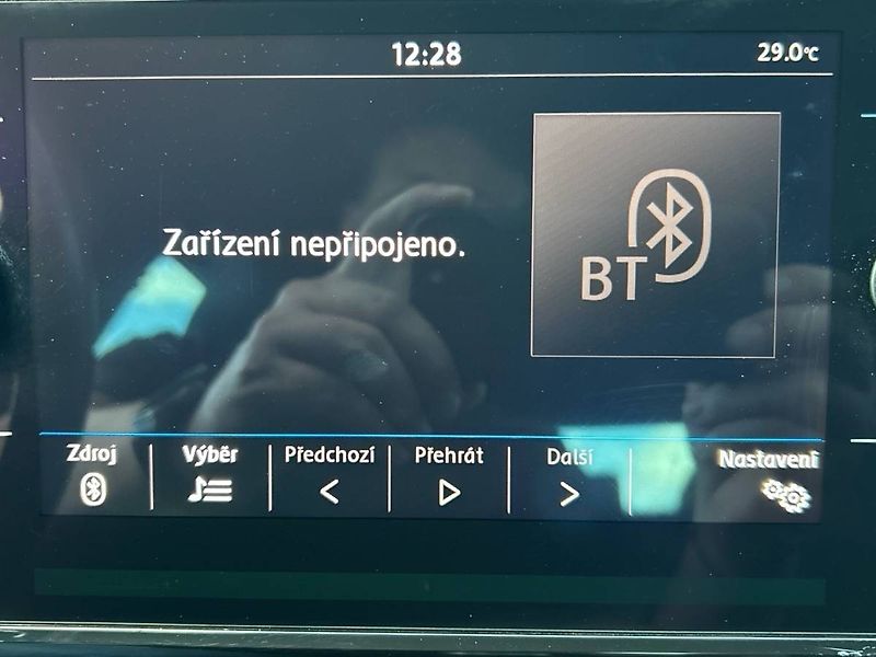 Volkswagen Golf (2018) 1.4 TSI R-Line - fotka 24 z 32