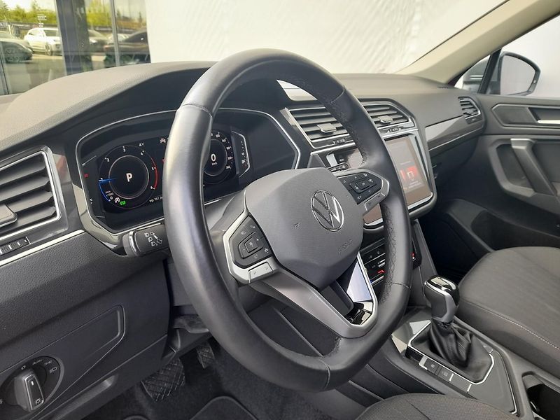 Volkswagen Tiguan Life 2,0 TDI 110 kW,7-míst - fotka 6 z 22