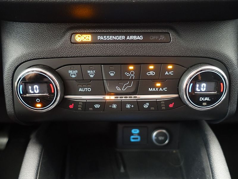 Ford Kuga 110 kw, Titanium, manuál - fotka 18 z 37