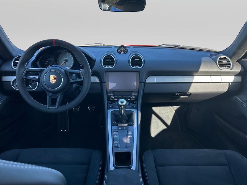 Porsche Cayman 718 GT4 - fotka 19 z 28