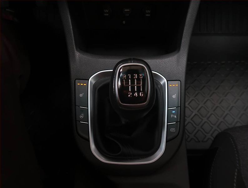 Hyundai i30 (2023) 1.5 DPI, Serv.kniha, Navi - fotka 19 z 20