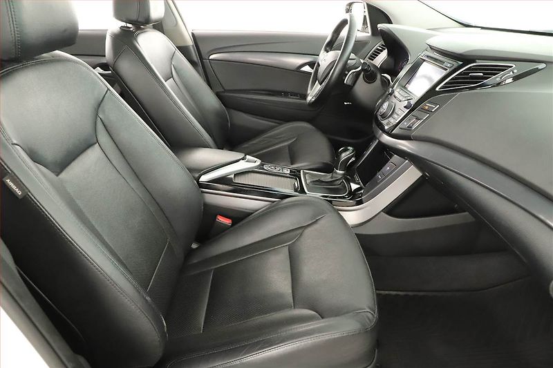 Hyundai i40 (2013) 2.0 GDI, Automat, Navi, Xenony - fotka 7 z 20
