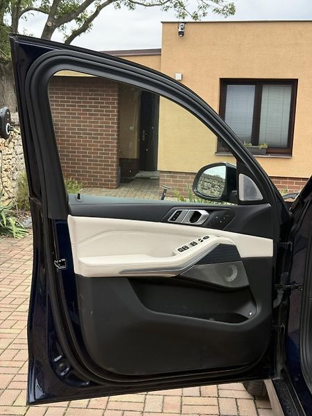 BMW X5 (2022) XDrive45e - fotka 23 z 39
