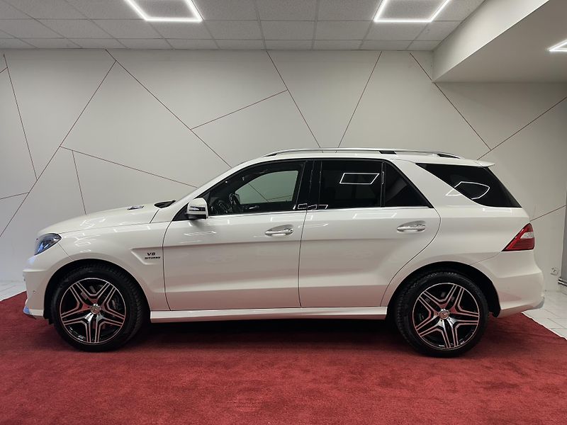 Mercedes-Benz Třídy M (2012) ML63 AMG DESIGNO*PANO*CZ*TAŽNÉ - fotka 2 z 19