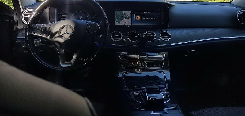 Mercedes-Benz Třídy E (2017) Mercedes E 350 D 4 matic - fotka 13 z 24