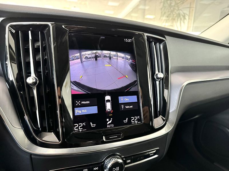 Volvo V60 B4 AUT*145kW*KeyLess*Tažné - fotka 20 z 31