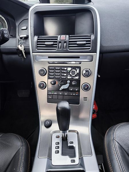 Volvo XC60 2,4 D 129kW 1 MAJITELKA - fotka 28 z 41