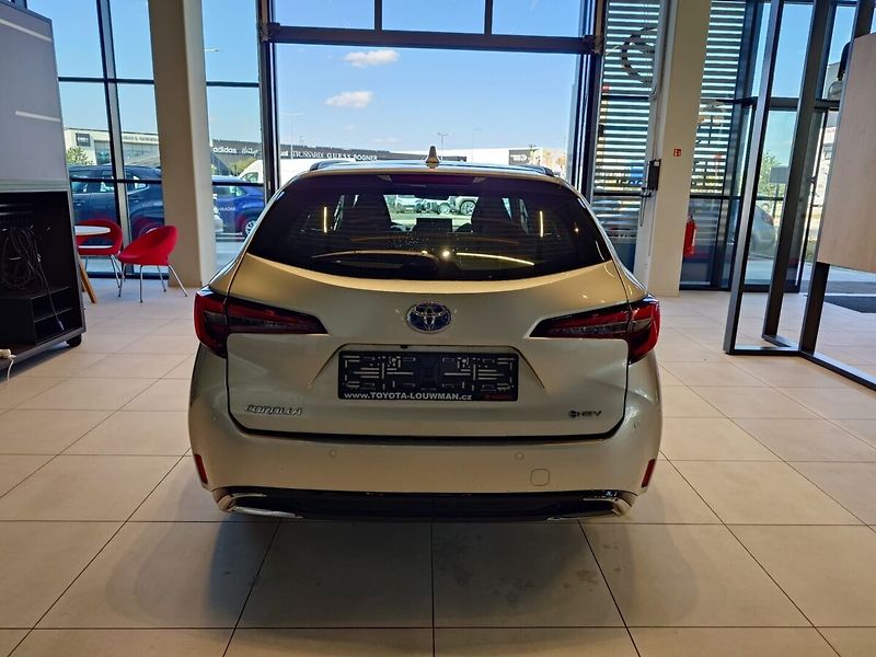 Toyota Corolla Touring Sports 1.8 Comfort Tec - fotka 6 z 10