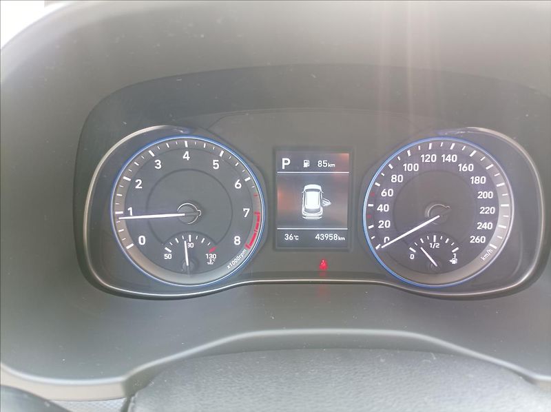 Hyundai Kona 1,6 Premium AUT. - fotka 17 z 21