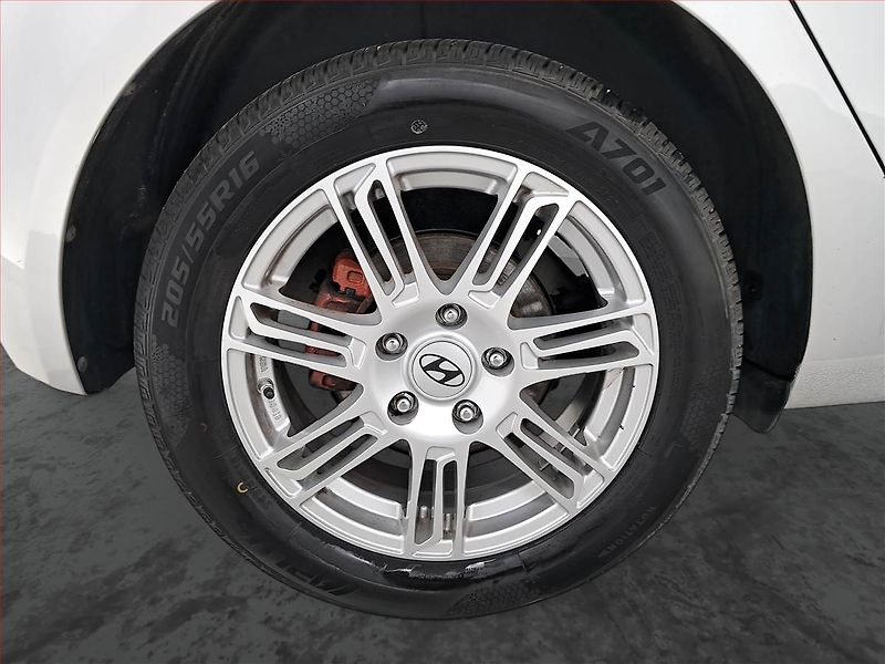 Hyundai ix20 (2014) 1.6 CVVT, Automat, Serv.kniha - fotka 15 z 21