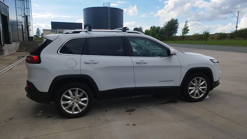 Jeep Cherokee 2.0JTD-volat-608 081 843 - fotka 3 z 19