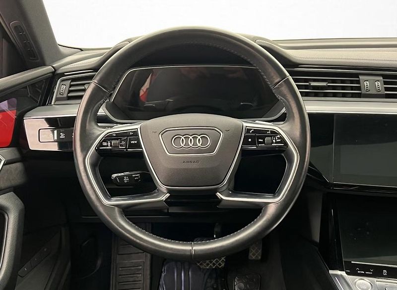 Audi e-tron 55 Quattro 360kam Tažné Pano - fotka 24 z 31