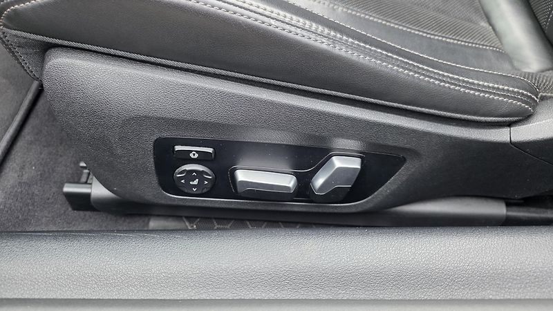 BMW Řada 8 (2023) M850i 4.4 V8 390kW xDrive AT - fotka 16 z 42