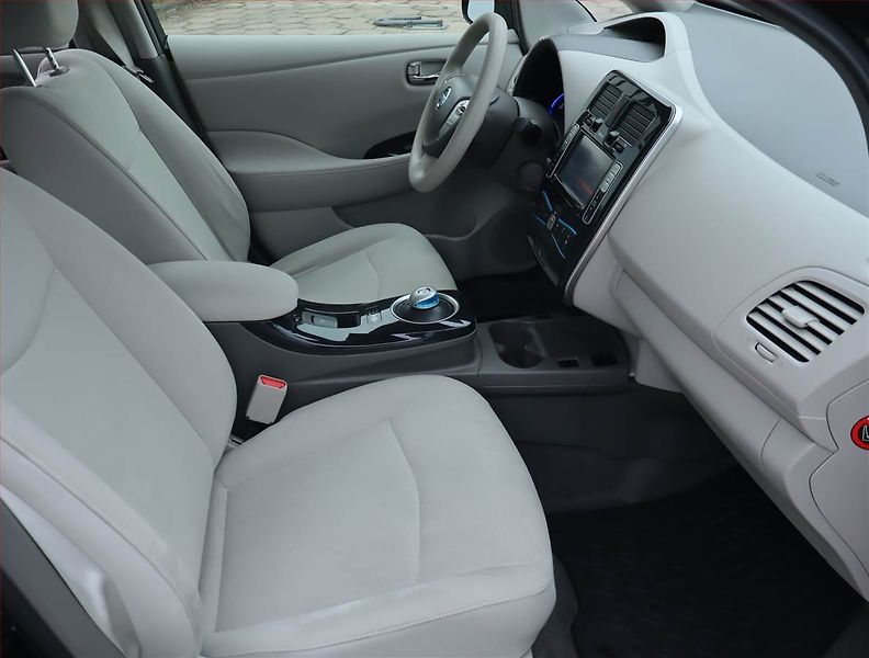 Nissan Leaf (2012) 24 kWh, SoH 62%, Automat - fotka 9 z 17