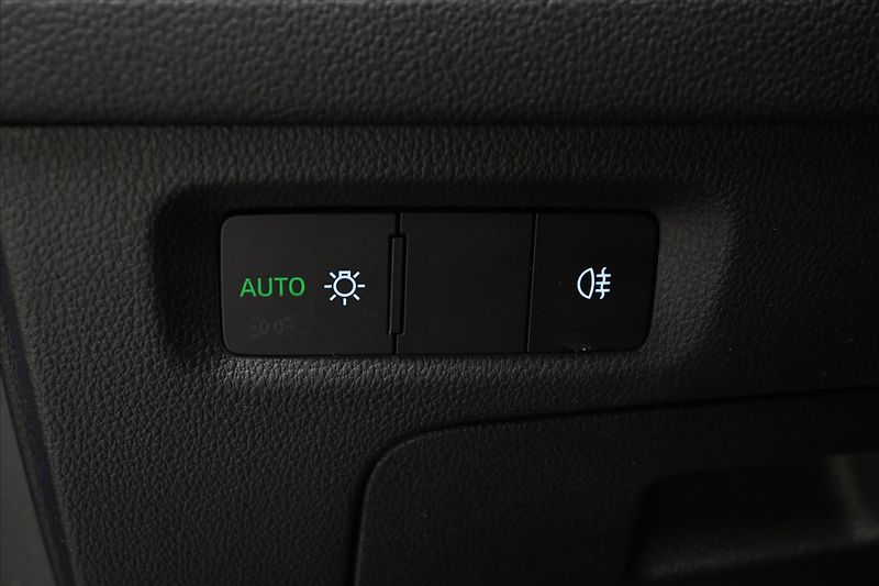 Škoda Octavia 2,0 TDI 110kW DSG Ambiente Zár - fotka 27 z 32