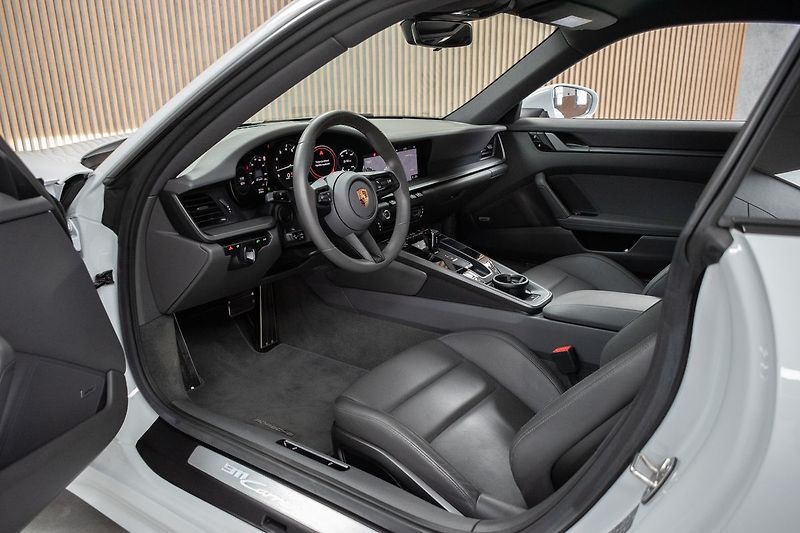 Porsche 911 992 CARRERA 4*BLACK PAKET*DPH* - fotka 9 z 37