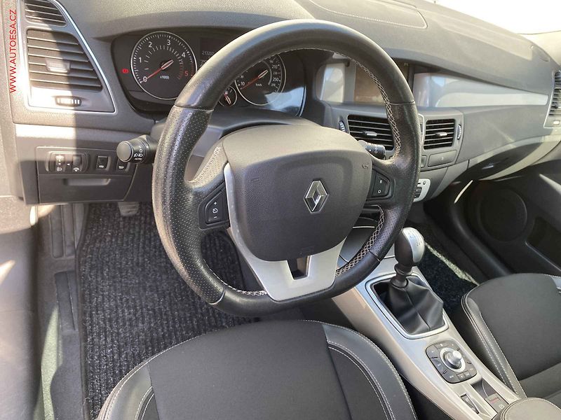 Renault Laguna (2015) 2.0dCi, Navi, park.čidla - fotka 12 z 19