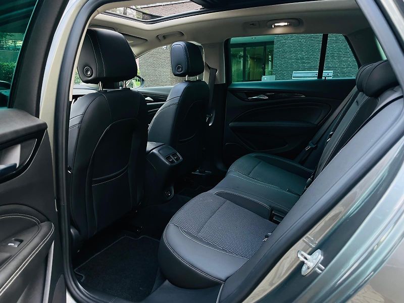 Opel Insignia 2.0CDTi KAMERA SERVISKA TAŽNÉ - fotka 36 z 55