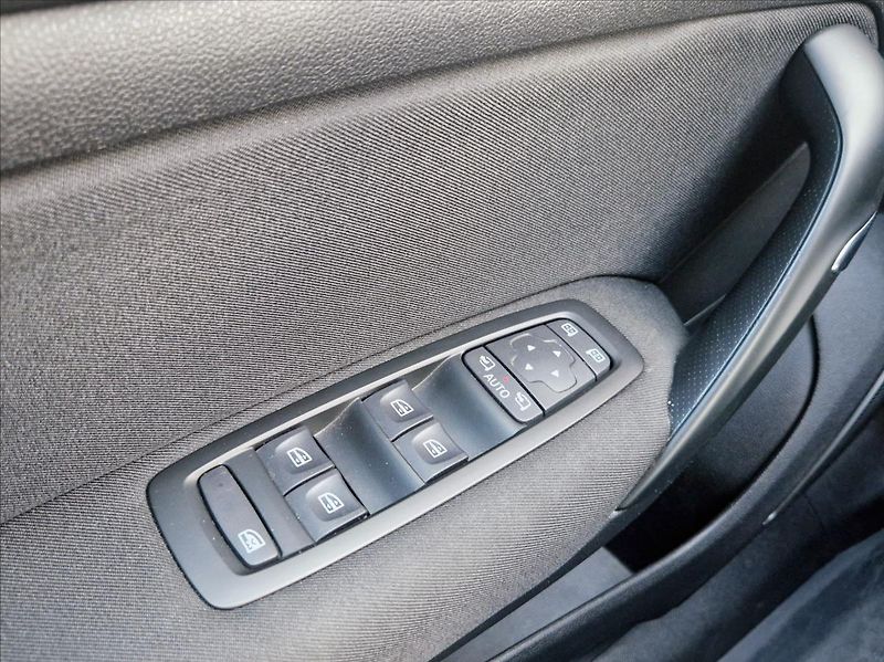 Renault Mégane 1,3 TCe 103kw A/T Intens 2xkol - fotka 32 z 32