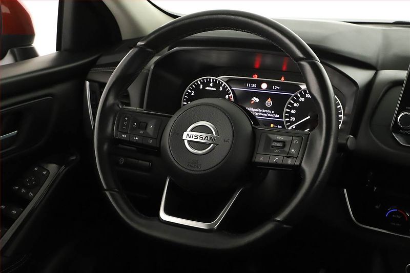 Nissan Qashqai (2021) 1.3 DIG-T - fotka 12 z 13
