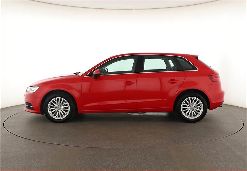 Audi A3 (2014) 1.2 TFSI, Kůže, Bi-Xenony - fotka 3 z 16