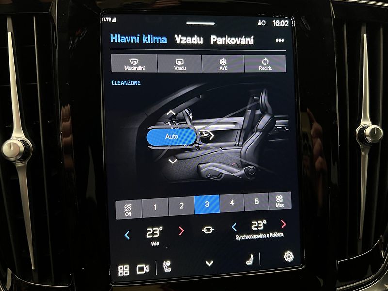Volvo S90 B5 AWD ULTIMATE BRIGHT AUT - fotka 31 z 47