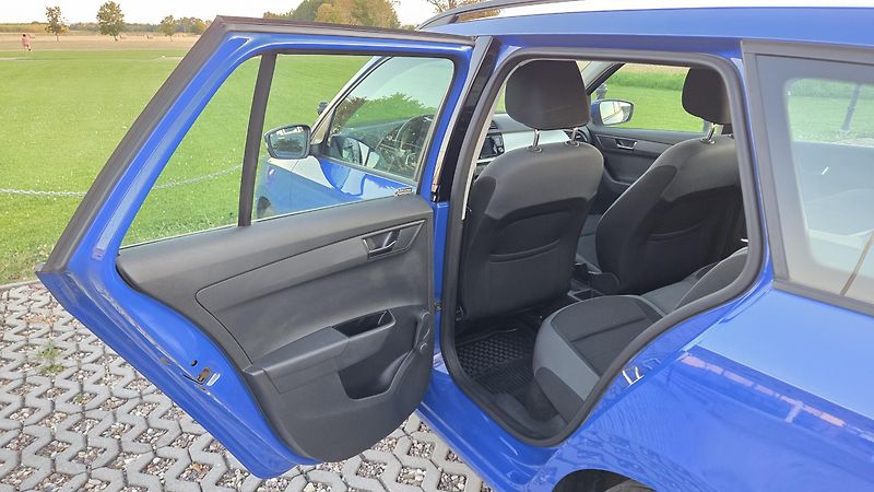 Škoda Fabia (2021) 1.0 TSI 70 kW Ambition, CZ,DPH - fotka 13 z 22